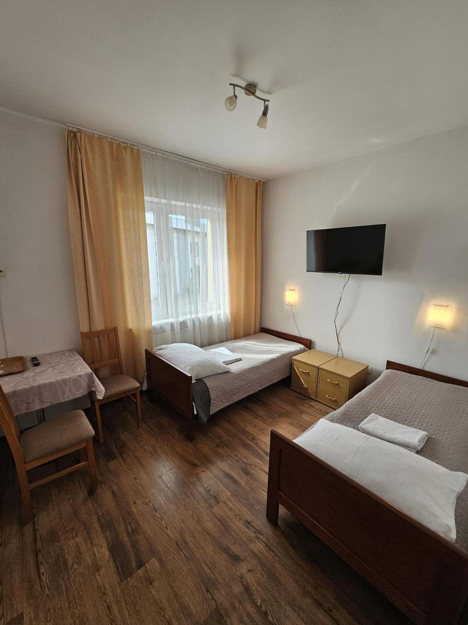 Hotel Eden 24H Rzeszów Esterno foto
