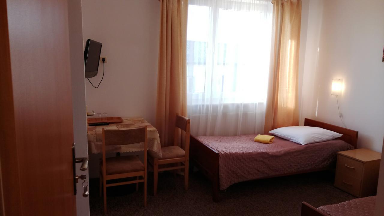 Hotel Eden 24H Rzeszów Esterno foto